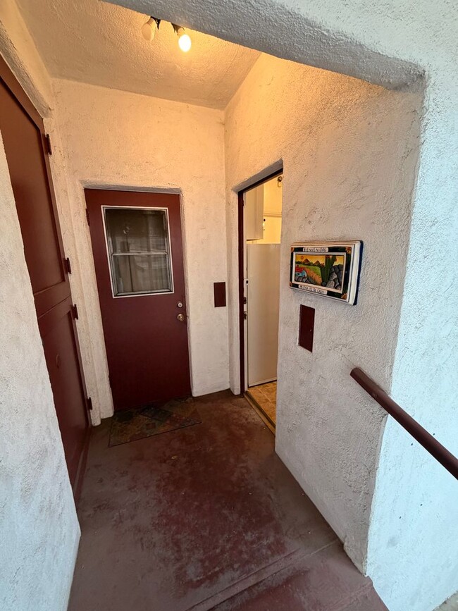 Building Photo - Cute 1 Bedroom 1 Bathroom Long Beach Apartment For Rent!