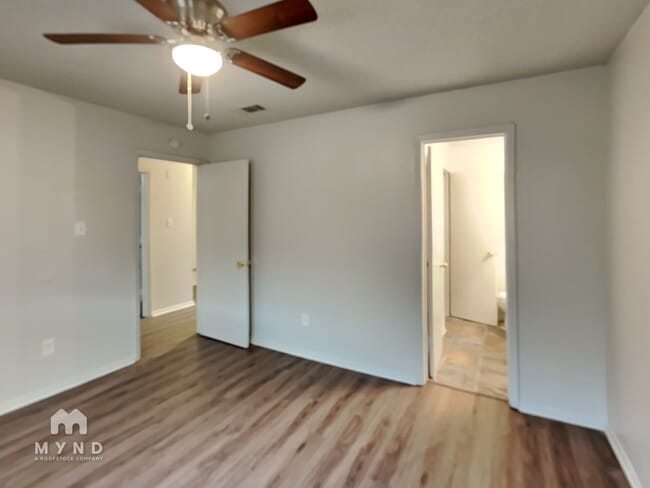 Building Photo - 1303 1/2 Berry Dr Apt A