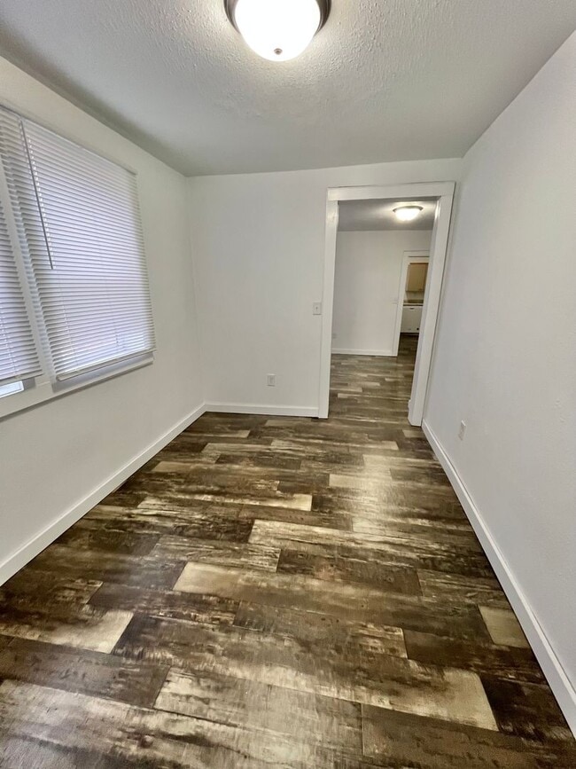 Building Photo - Affordable 3 Bed/1.5 Bath Near Downtown!