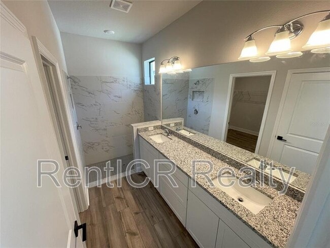 Building Photo - 1437 N River Cir