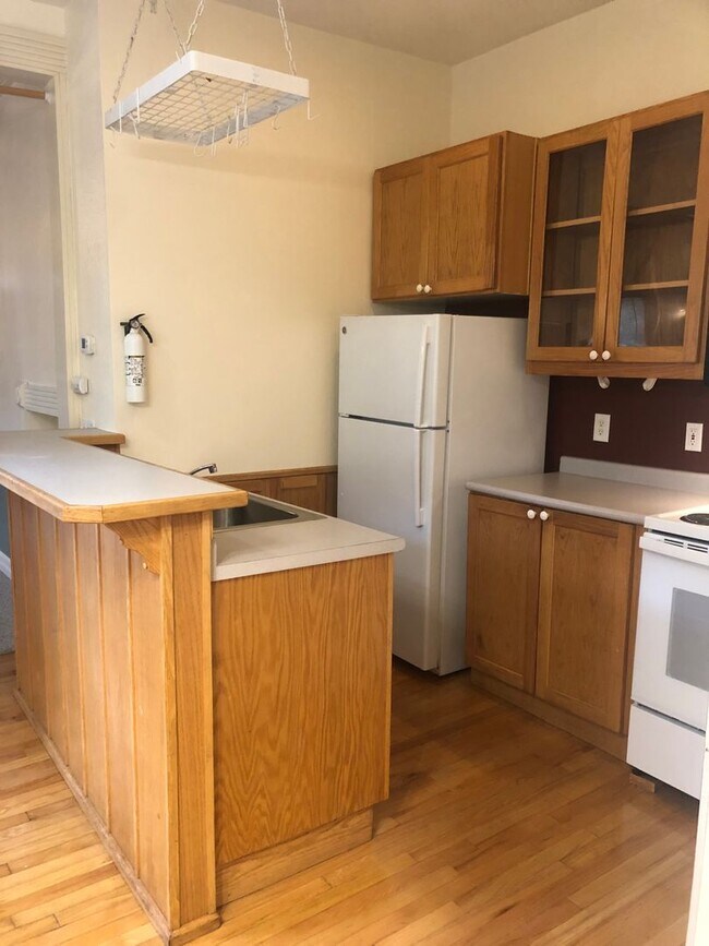 Building Photo - Beautiful Ground Level 1Bed/1Bath Close to...