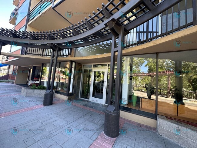 Building Photo - Exquisite 1-bedroom, 2-bathroom condo Overlooking the beautiful Truckee River with covered parking!