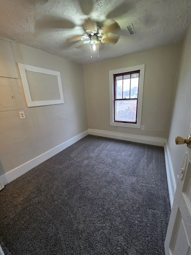 Building Photo - Charming 1 Bedroom Home – Fresh Updates! | $700/Month