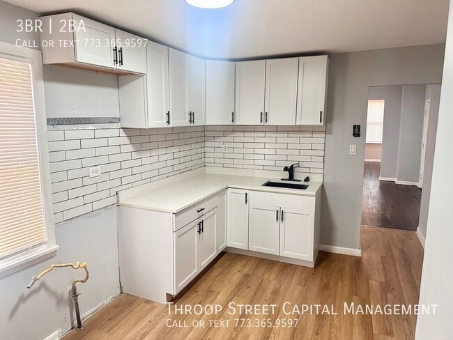 Building Photo - 9149 S Harper-