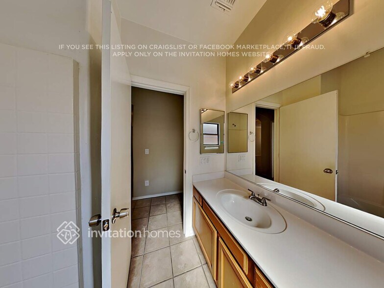 Building Photo - 1612 S 80th Dr