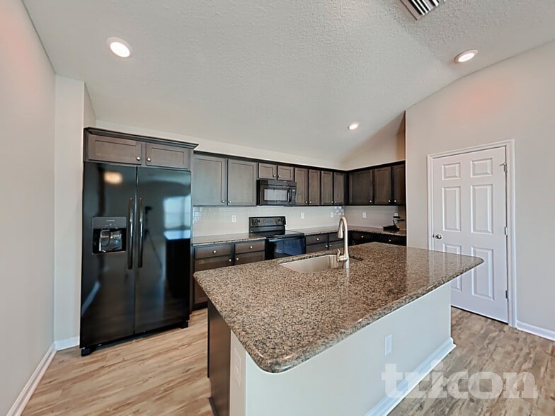 Building Photo - 8096 Hind Wy