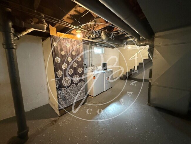 Building Photo - 1733 Loxley Rd