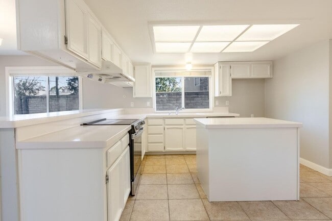 Building Photo - FOUR BEDROOM HOME ON A HUGE LOT SEE VIDEO