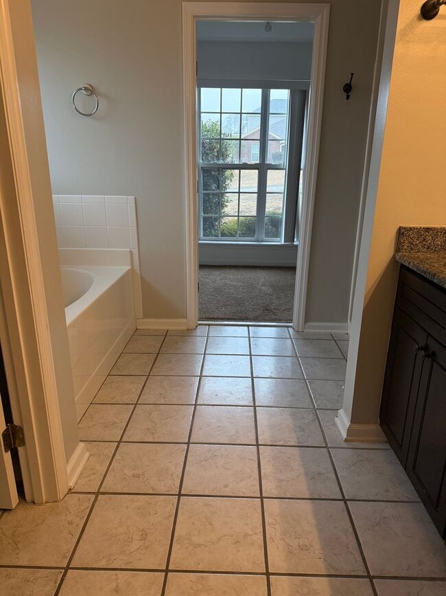 Building Photo - HOME FOR LEASE 4 BR 2 BATH RANCHSTYLE  SPLIT FLOOR PLAN AND OPEN  LARGE  FENCED BACKYARD  CONVENI...