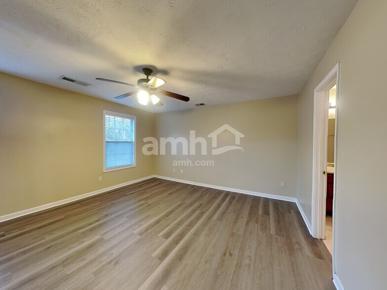 Building Photo - 5110 Salem Dr