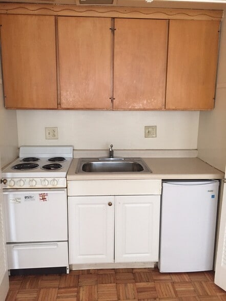 Building Photo - 1500 Central St