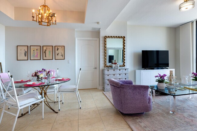 Building Photo - 801 S Olive Ave