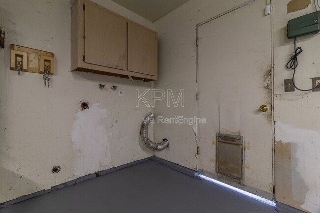 Building Photo - 9717 Treetop Dr