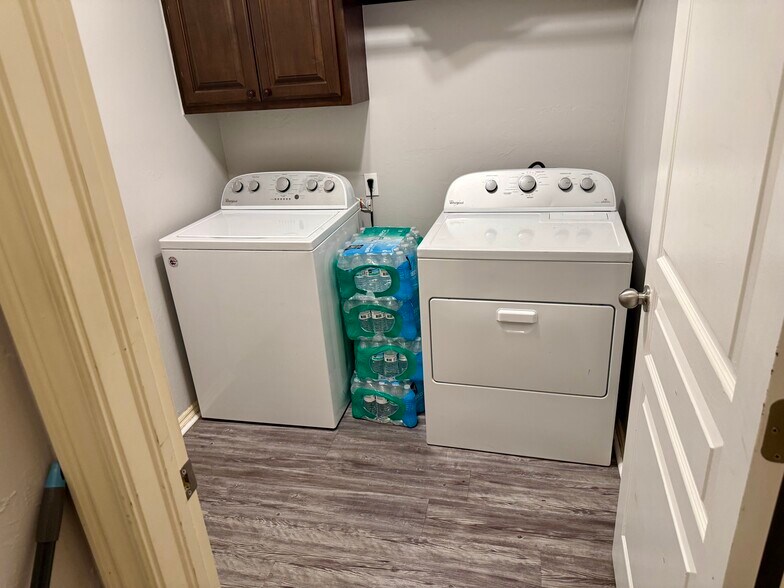 Building Photo - 15805 Prairie Run Dr