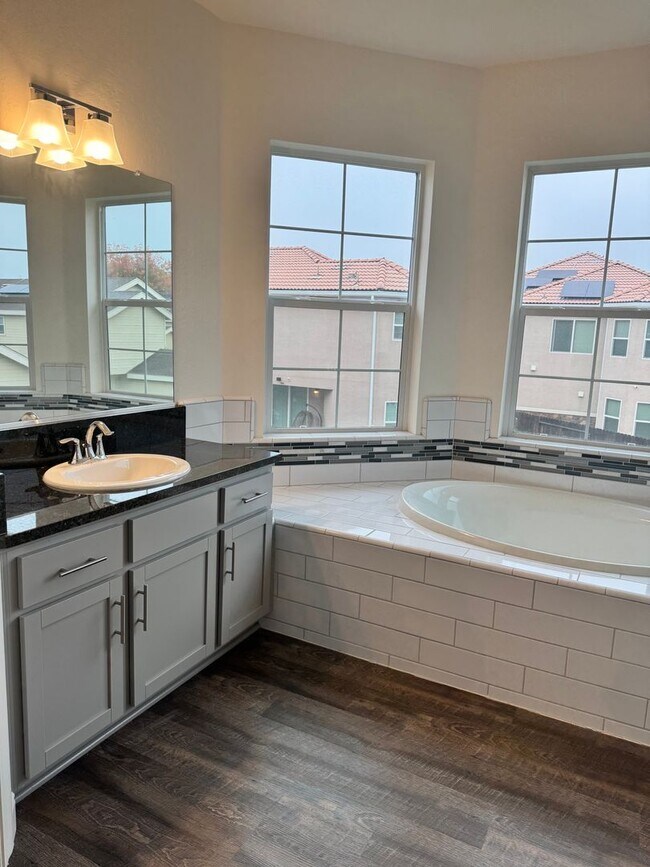 Building Photo - Single Family Home