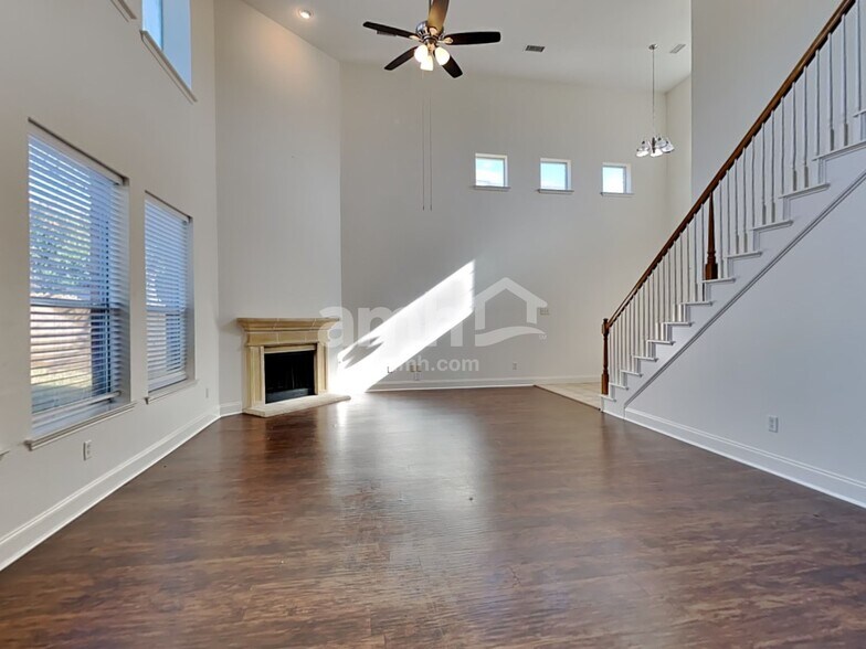 Building Photo - 1715 Ash Ln