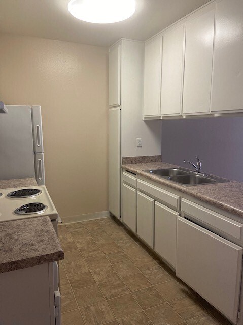 kitchen - 563 Broadway