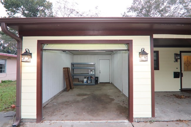 Building Photo - 890 Parsons Dr