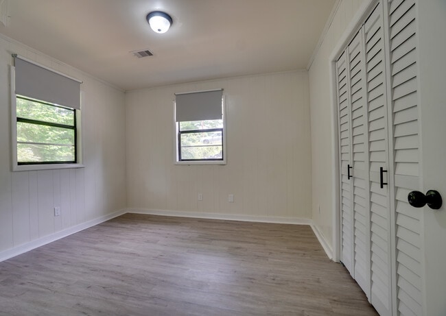 Building Photo - 2696 W View St