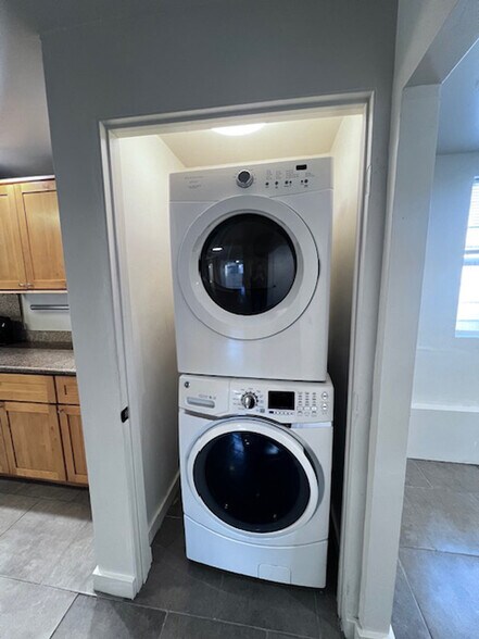 Building Photo - 1037 Peralta St