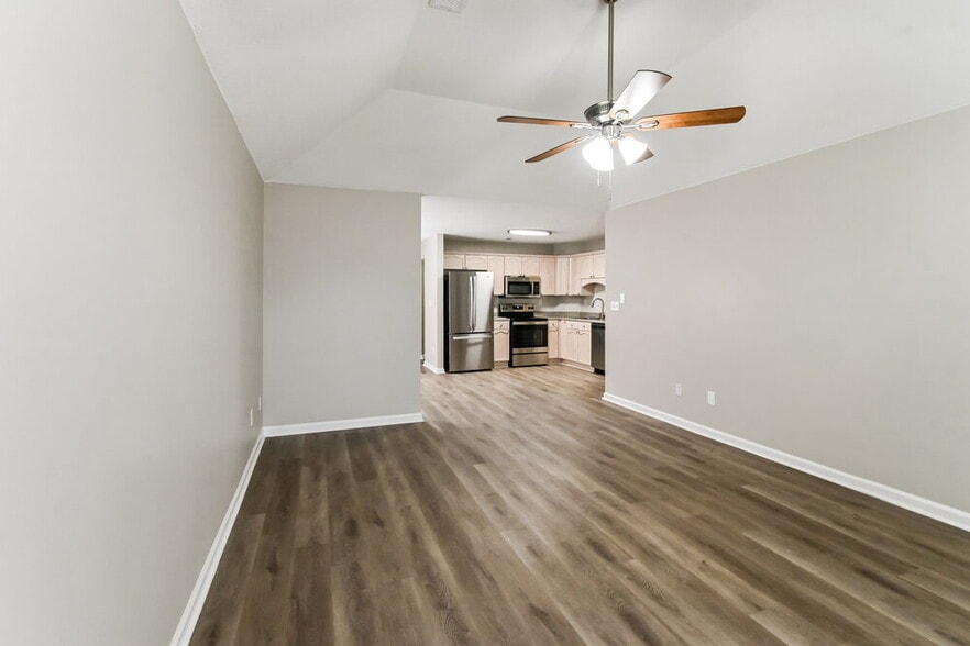 Building Photo - 7045 Kings Crown Dr