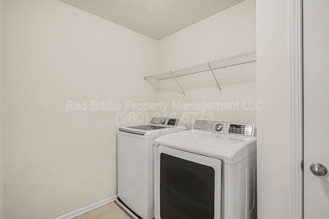 Building Photo - 14419 Rhodes Hall Dr