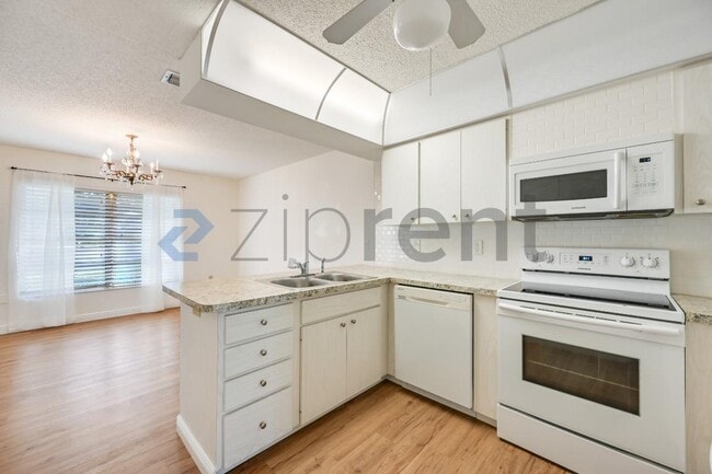 Building Photo - 1624 Whitehead Dr