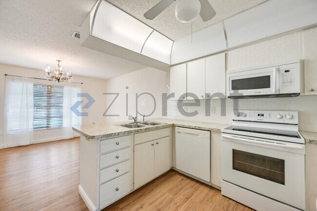 Building Photo - Unit 320