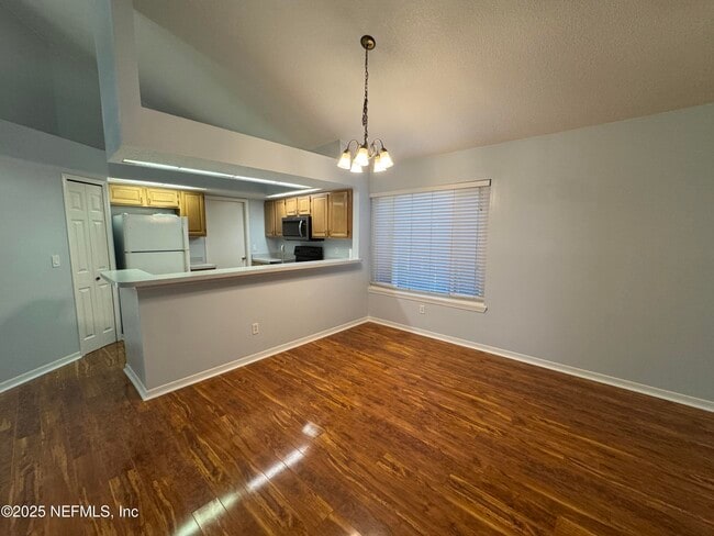 Building Photo - 7701 Leesburg Dr S