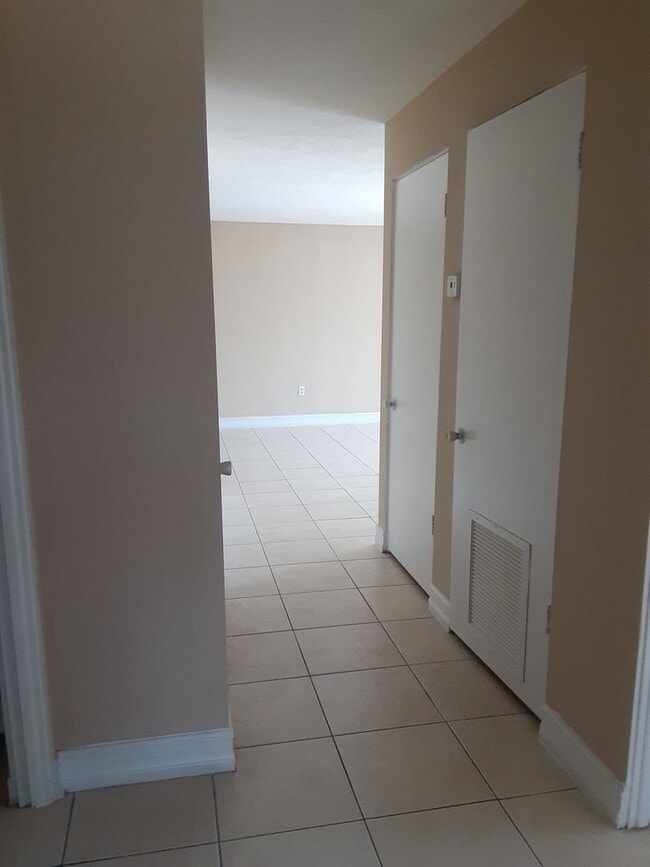 Building Photo - 1830 Maravilla Ave