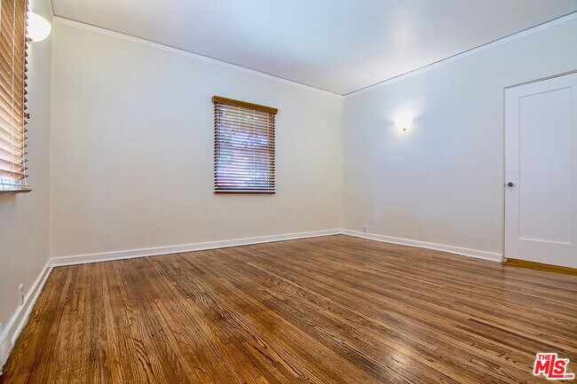 Building Photo - 1071 Cloverdale Ave