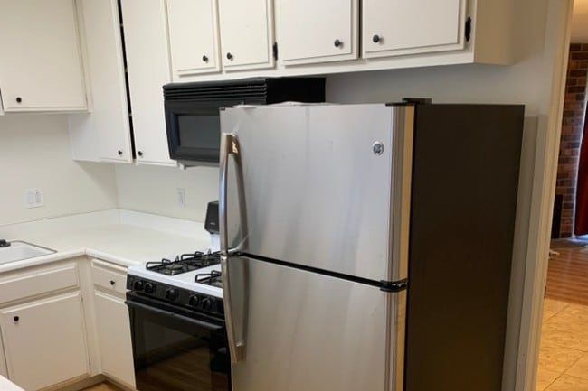 Building Photo - 11610 Moorpark St