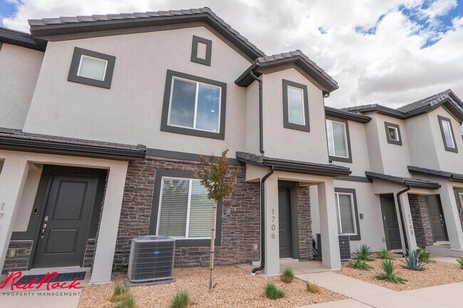 Building Photo - Dog Friendly! 3 Bedroom 2 Bathroom Townhome in Long Valley.