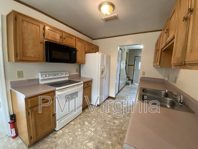 Building Photo - 604 Birchridge Ct