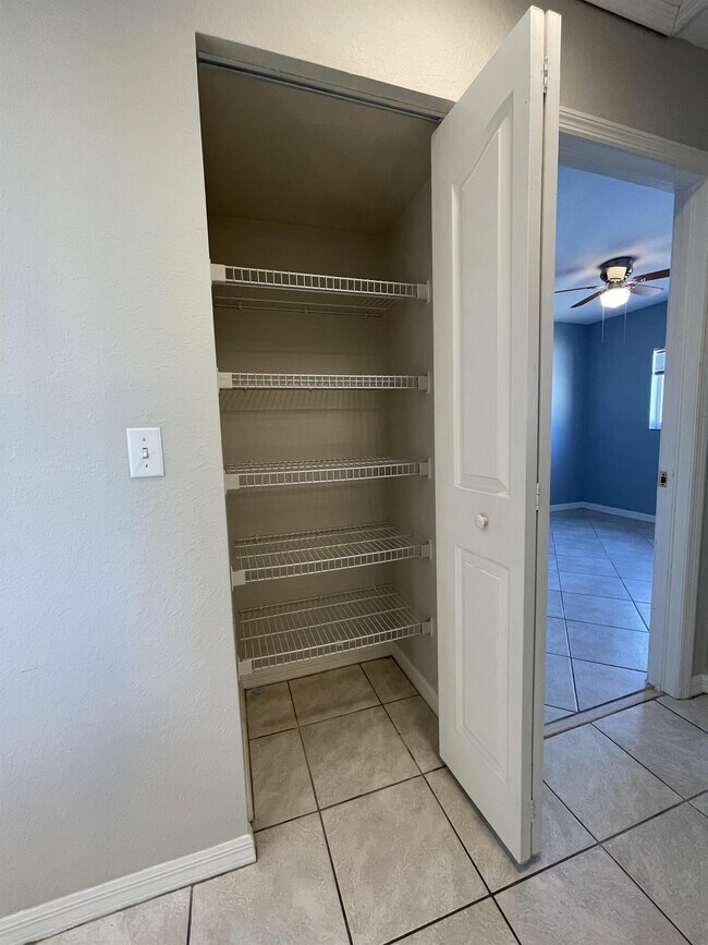 Building Photo - 1602 SW 16th Ct