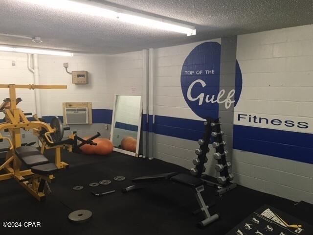 Building Photo - 8817 S Thomas Dr