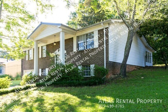 Building Photo - 2921 Wood Dr NE