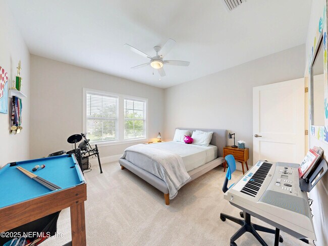 Building Photo - 401 Payasada Lakes Ave