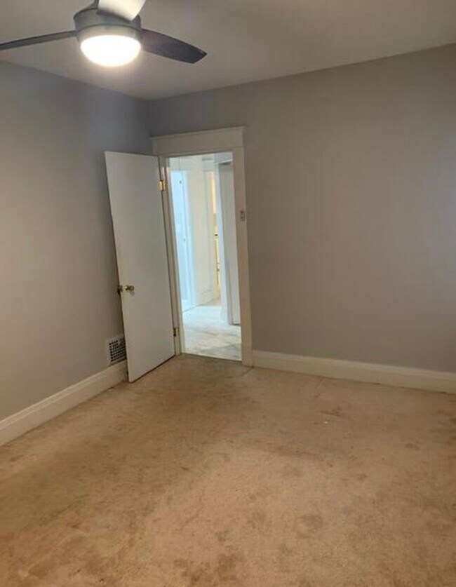 Building Photo - 261 Sterling Ave