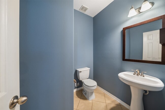 Building Photo - 8406 Oak Villa Ct