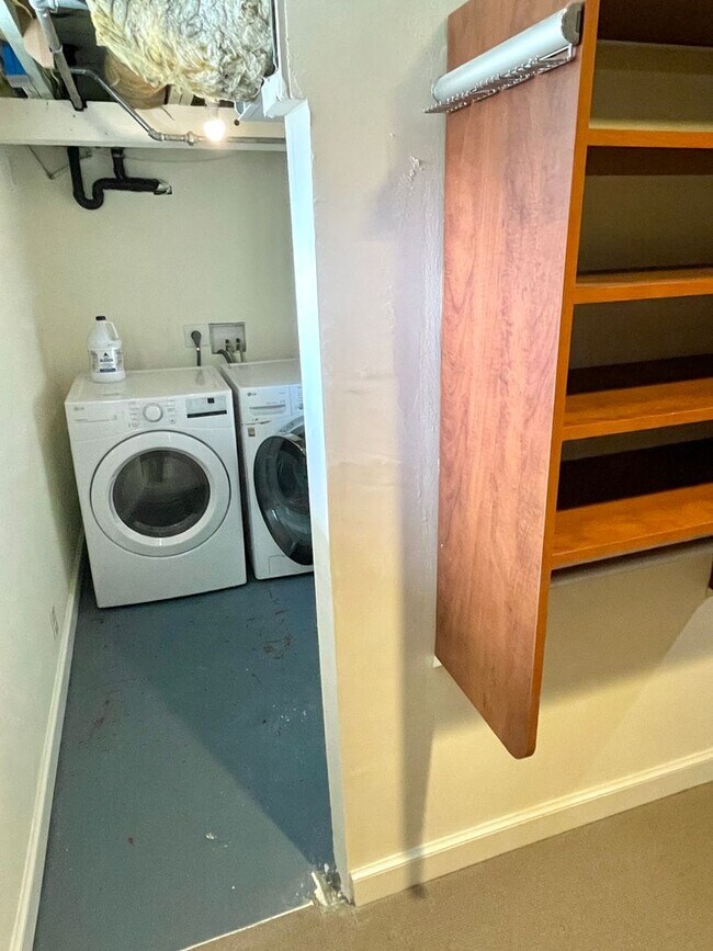 Building Photo - Classic 1922 Alameda Home with Beautiful A...