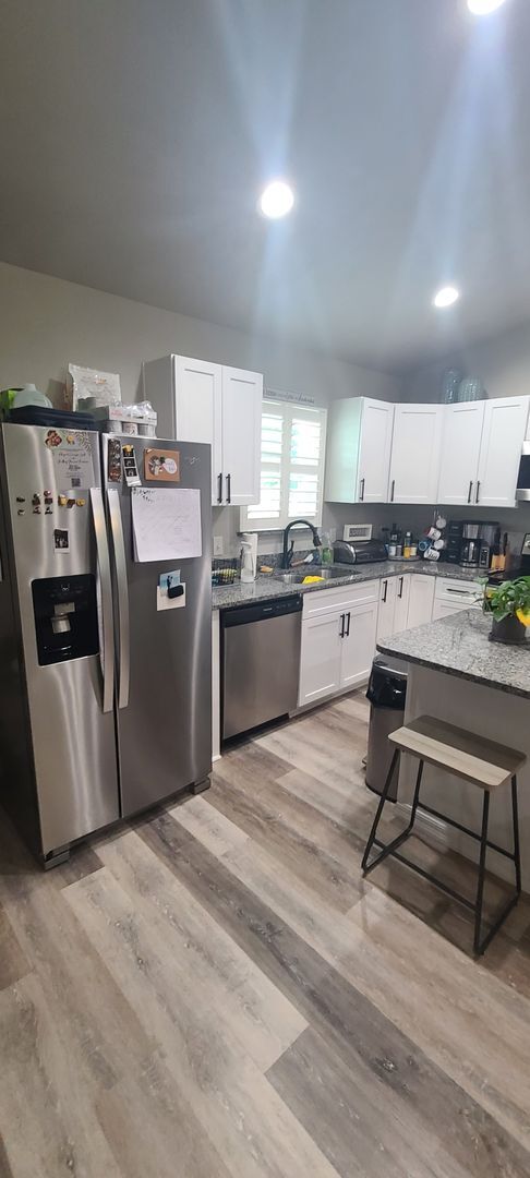 Building Photo - Beautiful 3BR/2BA home with large fenced-i...