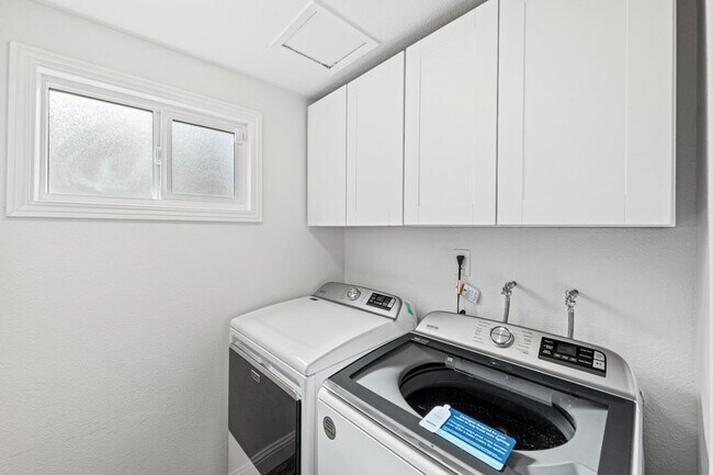 Building Photo - 7085 Valley Forge Dr