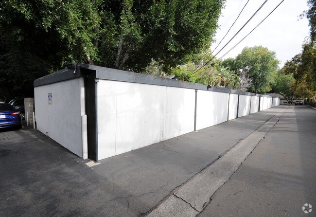 Building Photo - Hanakiki Garden Apartments