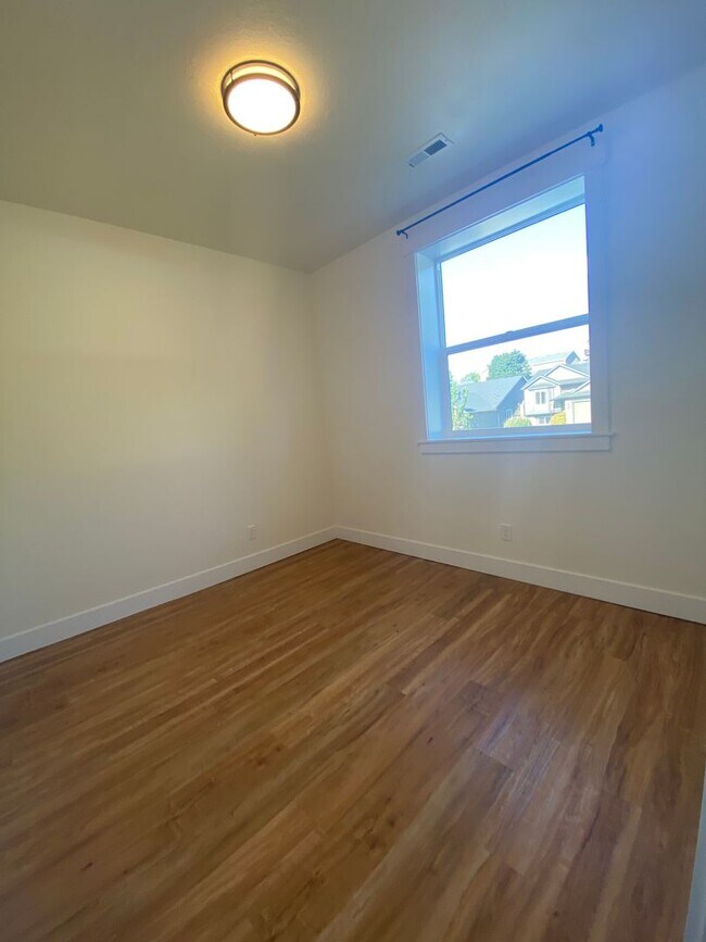 Building Photo - Mead School District-Upper unit Duplex 3 beds,2 bath Available June 10th