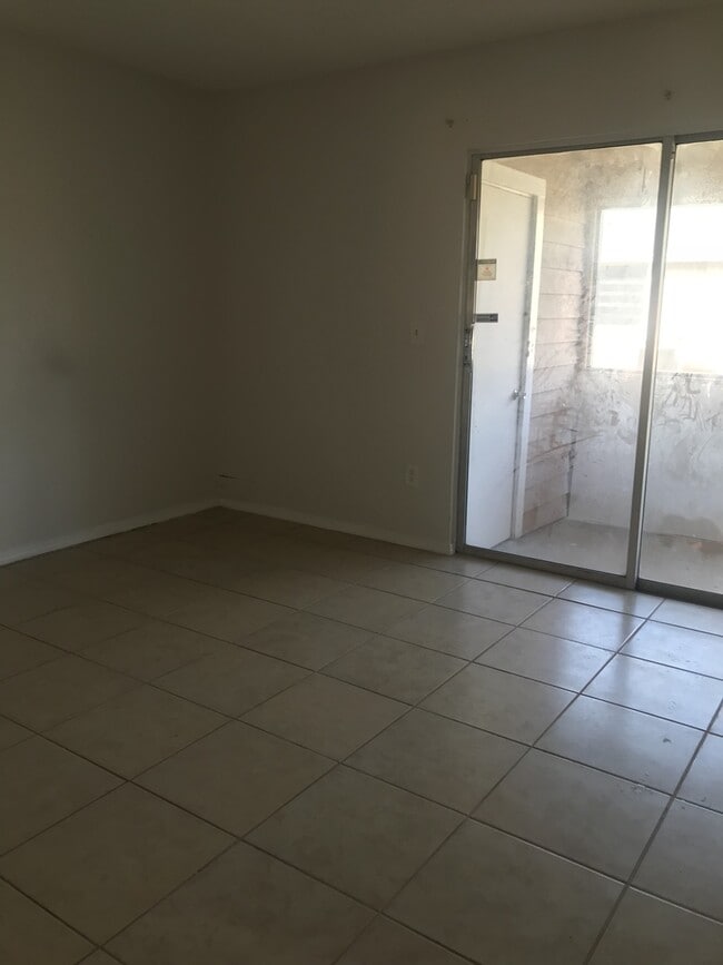 Building Photo - IMMEDIATE  MOVE IN!!!!!Cute 2 Bed / 2 Bath Unit in Pine Hills For Rent