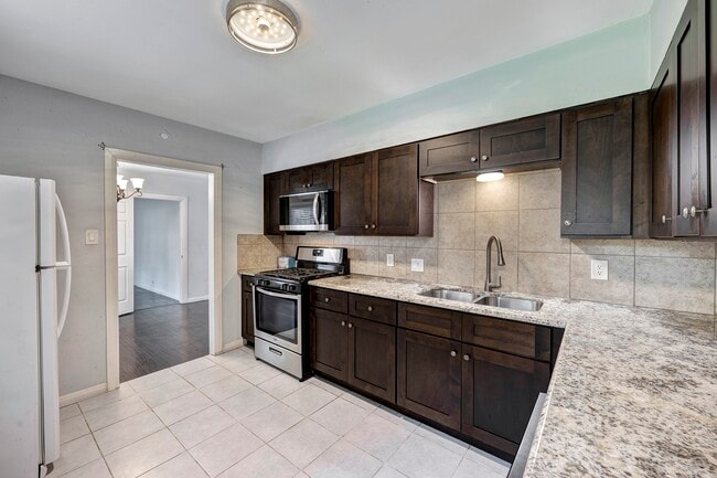 Building Photo - 4626 Evergreen St