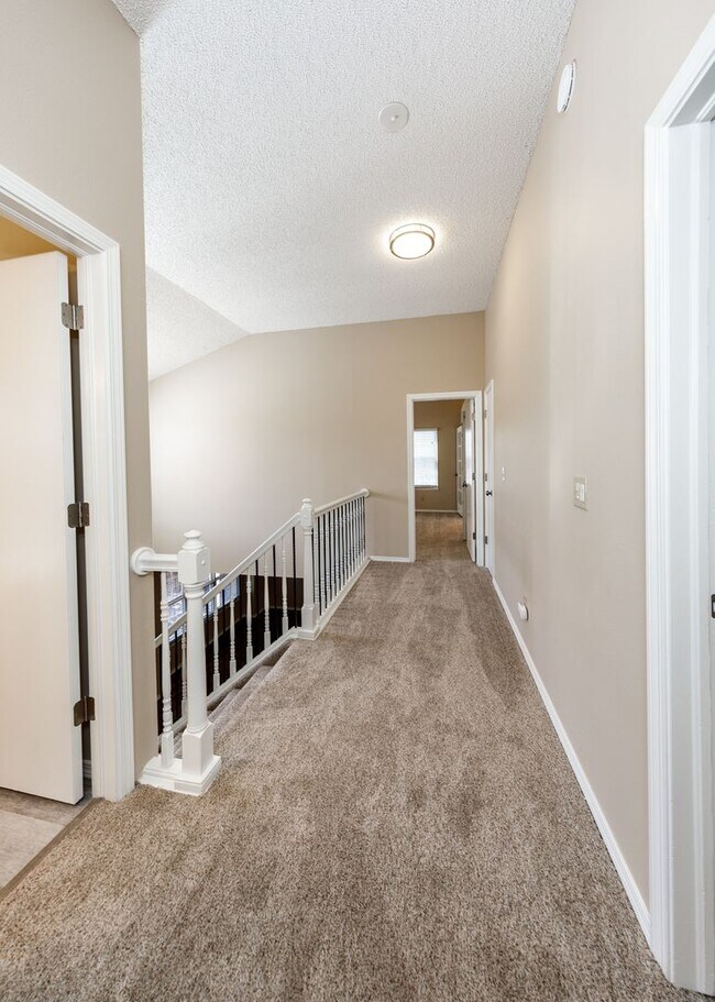 Building Photo - Stunning 5 Bedroom, 3.5 Bath Remodeled Hom...