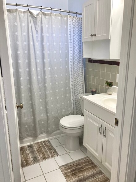 Bathroom - 2121 8th Ave N