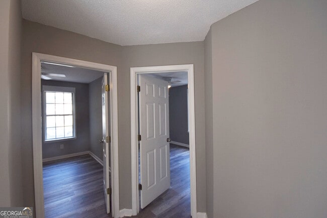 Building Photo - 700 S Fairfield Dr